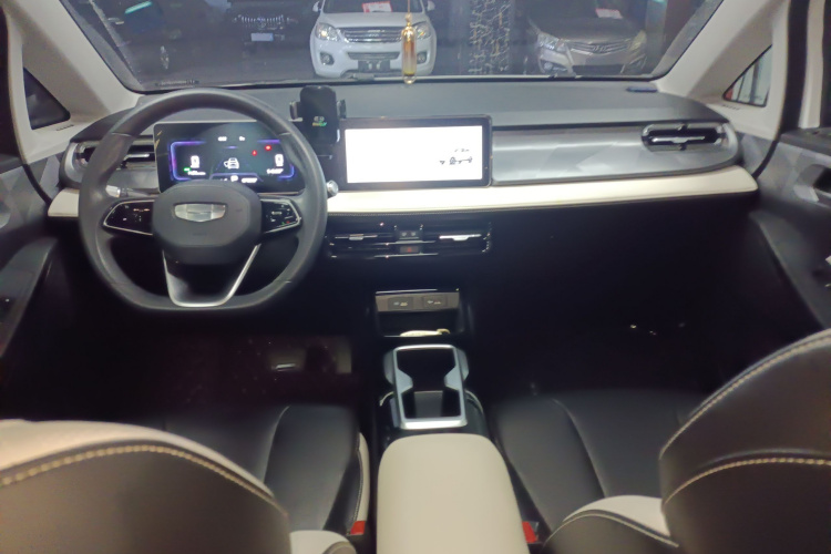 吉利几何E萤火虫 2024款 401km 星光中控内饰12