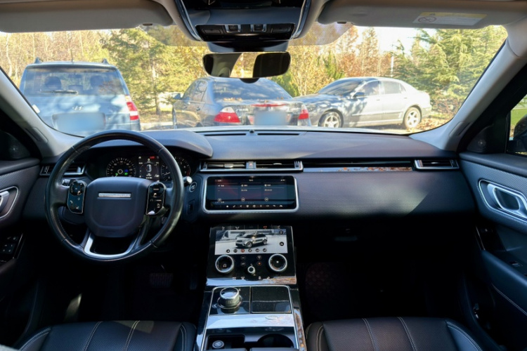 路虎 揽胜星脉 2018款 P250 S中控内饰7012