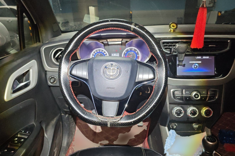 中华V3 2015款 1.5L 手动舒适型中控内饰13