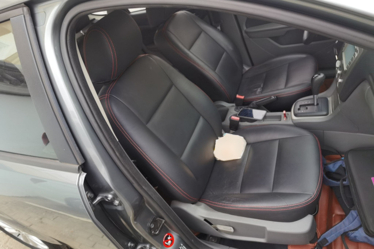 福特 福克斯 2012款 两厢经典 1.8L 自动基本型局部细节41