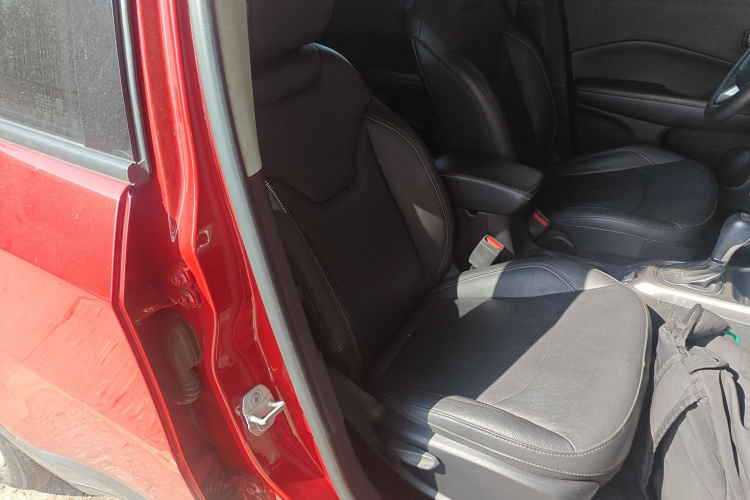 Jeep 指南者 2017款 200T 自动家享版局部细节41