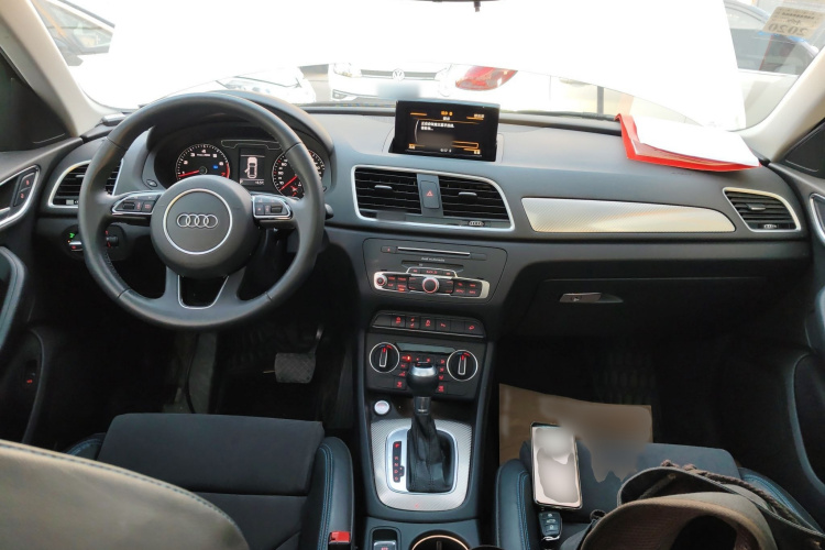 奥迪Q3 2018款 30周年年型 35 TFSI 运动型中控内饰7002