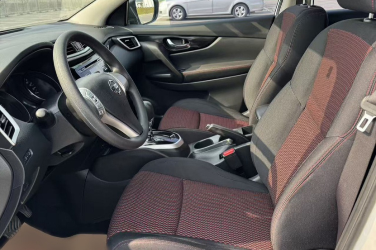 日产 逍客 2016款 2.0L CVT精英版中控内饰7001