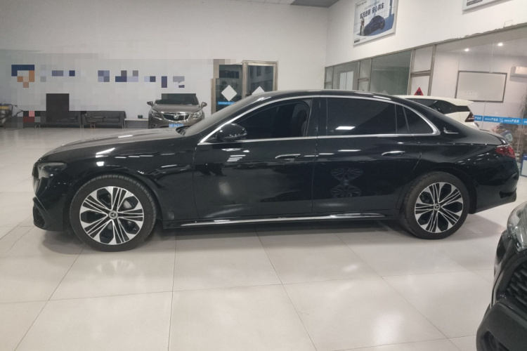 奔驰E级 2024款 改款 E 300 L 时尚运动型车身外观4