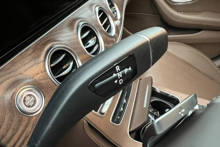 奔驰E级 2023款 E 300 L 豪华型中控内饰7006