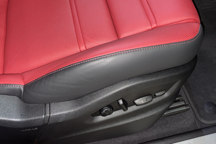 保时捷 2025款 Cayenne 3.0T中控内饰7010