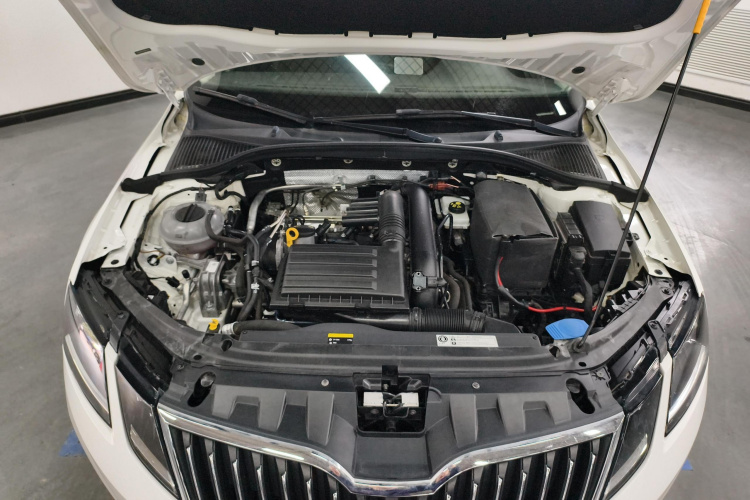 斯柯达 明锐 2018款 TSI280 DSG豪华版机舱底盘24