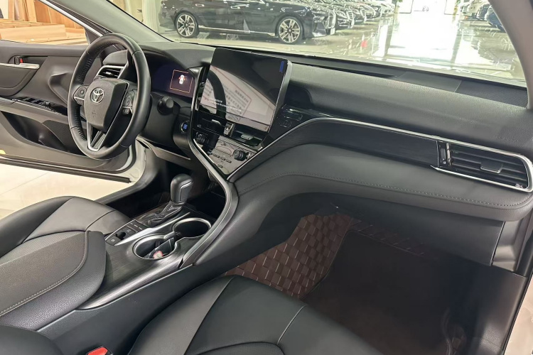 丰田 凯美瑞 2023款 2.5G 豪华版中控内饰7006