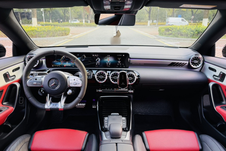 奔驰CLA AMG 2023款 AMG CLA 45 S 4MATIC+中控内饰7006