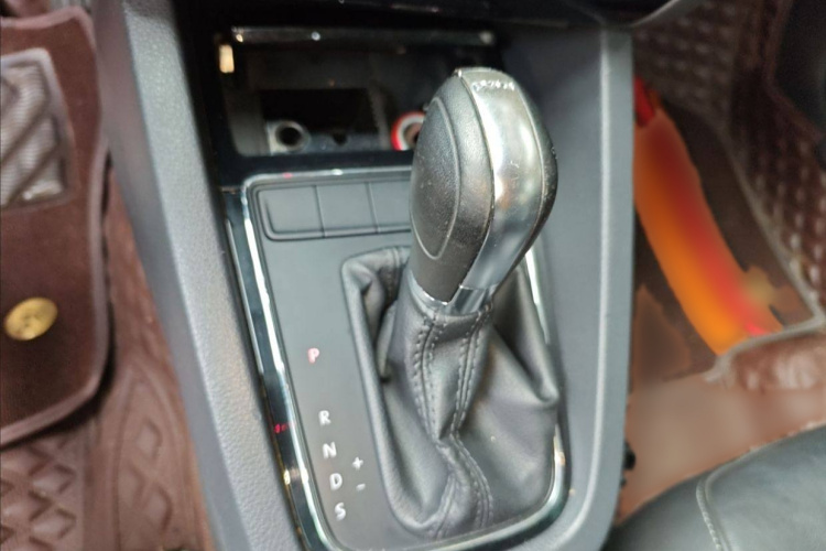 大众 速腾 2015款 230TSI 自动舒适型中控内饰7004