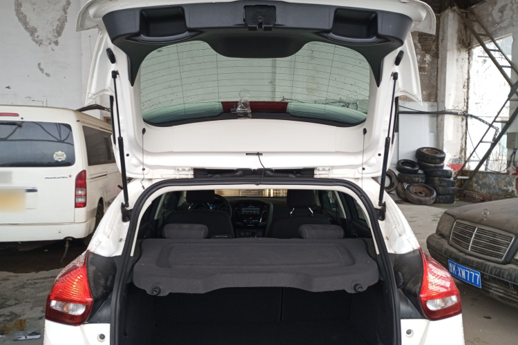 福特 福克斯 2017款 两厢 1.6L 自动舒适型智行版机舱底盘23