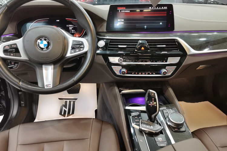 宝马5系 2020款 525Li M运动套装中控内饰12