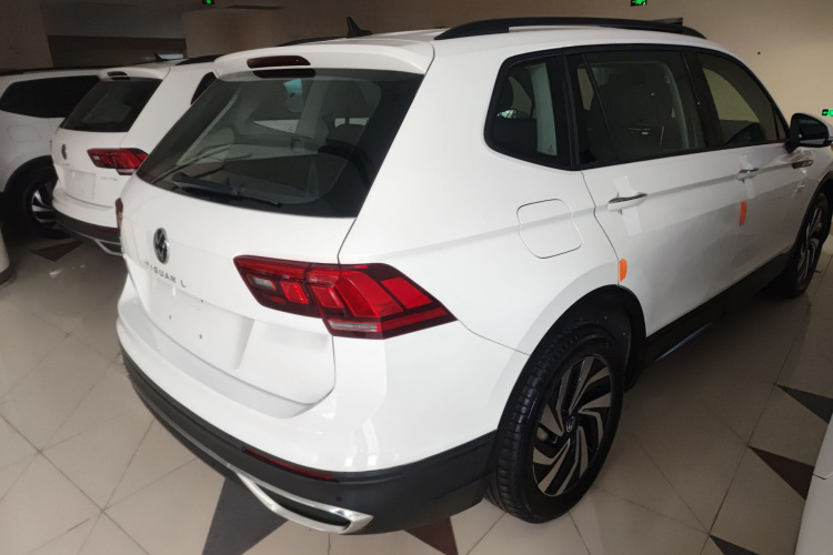 大众 途观L 2022款 330TSI 自动两驱舒享版车身外观7