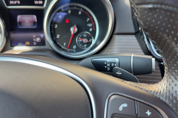 奔驰GLE 2018款 GLE 320 4MATIC 动感型臻藏版局部细节18