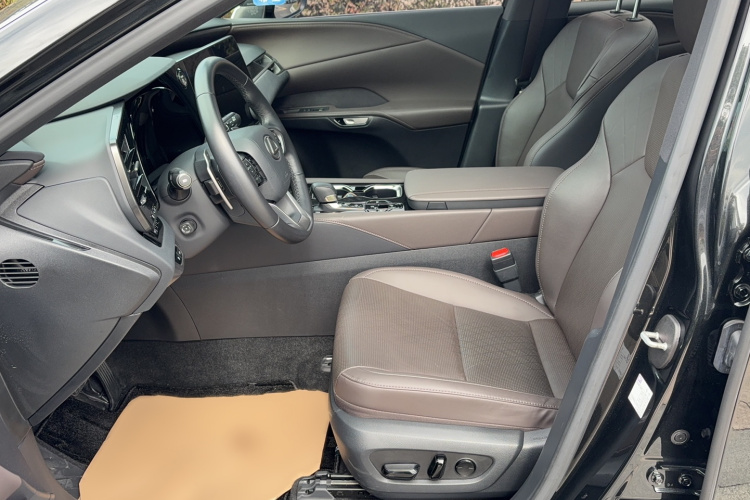 雷克萨斯RX 2023款 350h 四驱醇享版局部细节19