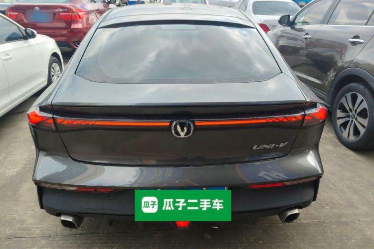 长安UNI-V 2022款 1.5T 尊贵型车身外观6
