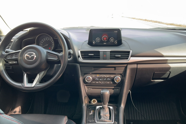 马自达3 昂克赛拉 2017款 三厢 1.5L 自动豪华型 国V中控内饰7003