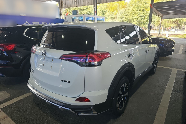 丰田 RAV4荣放 2018款 2.0L CVT两驱风尚X版车身外观7