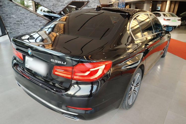 宝马5系 2019款 530Li 尊享型 豪华套装车身外观6005