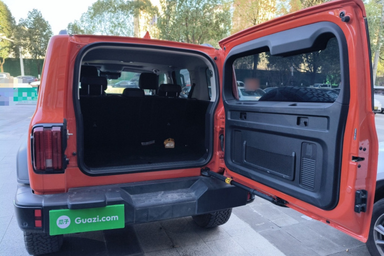 坦克300 2024款 2.0T 挑战者机舱底盘23