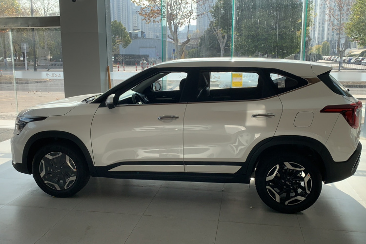 起亚 赛图斯 2026款 1.5L IVT豪华舒享版车身外观6005