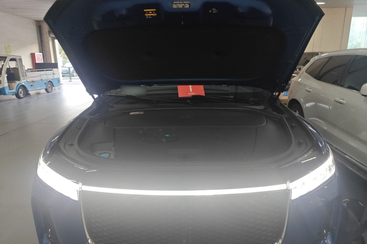 理想汽车 理想ONE 2020款 增程6座版机舱底盘24
