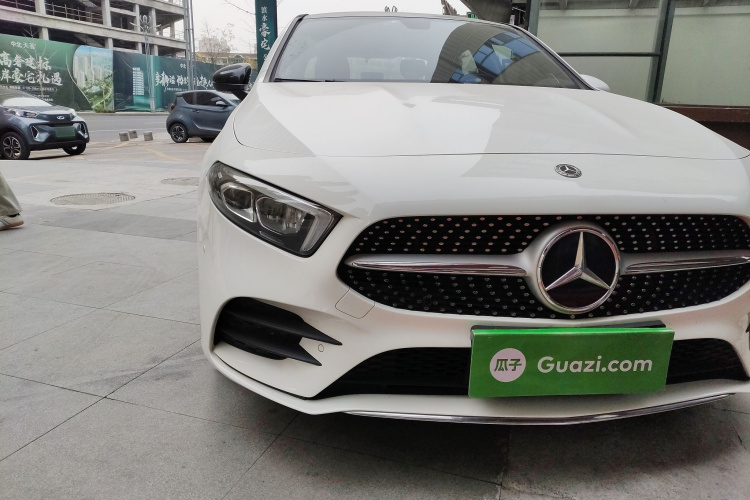 奔驰A级 2020款 A 200 L 运动轿车车身外观8