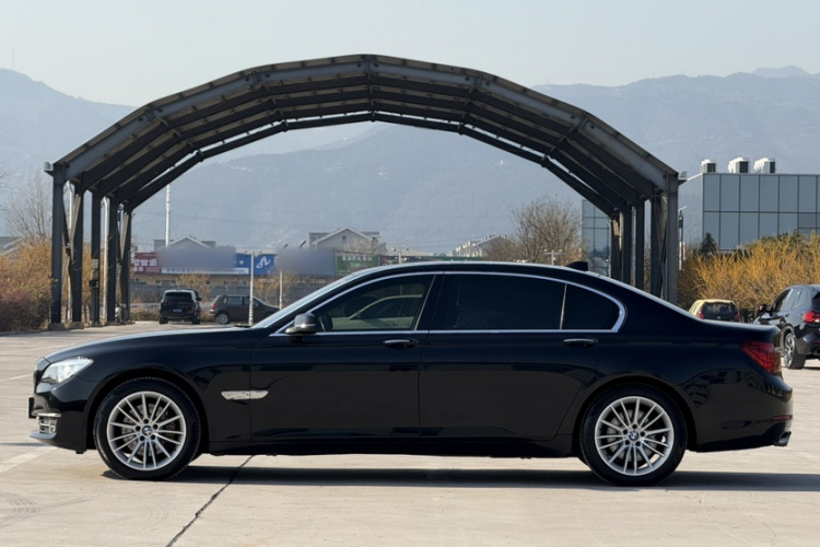 宝马7系 2014款 730Li 臻享型车身外观6003