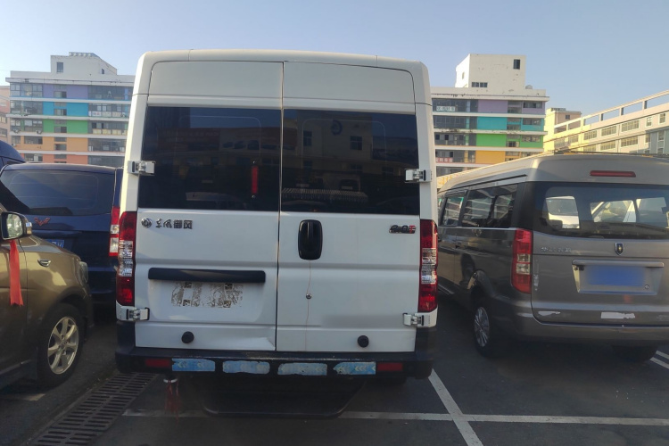 东风御风 御风 2021款 2.0T动力王前驱物流车长轴中顶6-9座国VI ZD20车身外观6005