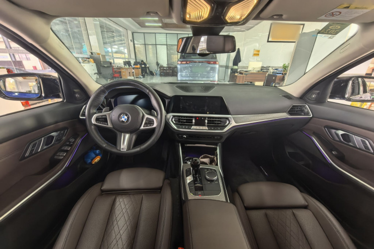 宝马3系 2022款 325i M运动曜夜套装中控内饰7002