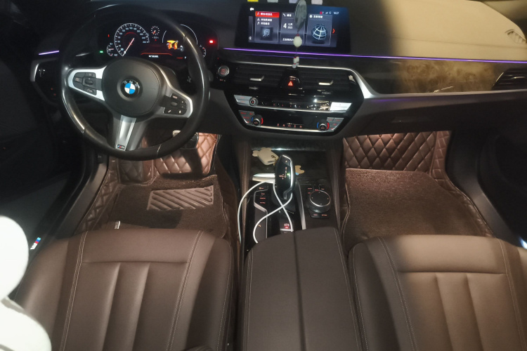 宝马5系 2019款 525Li M运动套装中控内饰7002