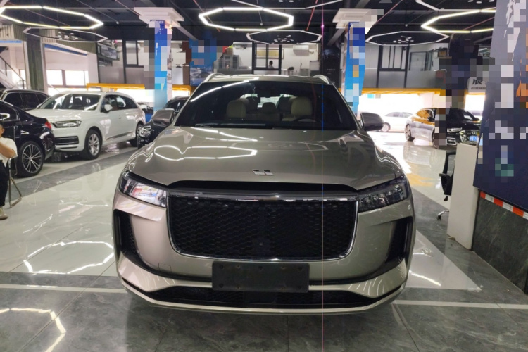 理想汽车 理想ONE 2020款 增程7座版车身外观2