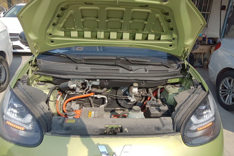 五菱汽车 五菱缤果 2023款 333km 灵犀互联款机舱底盘24