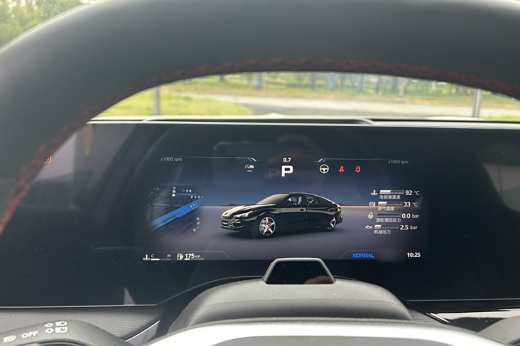 名爵 MG7 2025款 2.0T Trophy+ 超级智驾版中控内饰7011