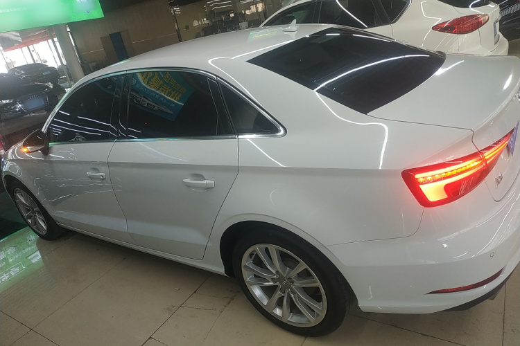 奥迪A3 2018款 30周年年型 Limousine 35 TFSI 进取型车身外观4