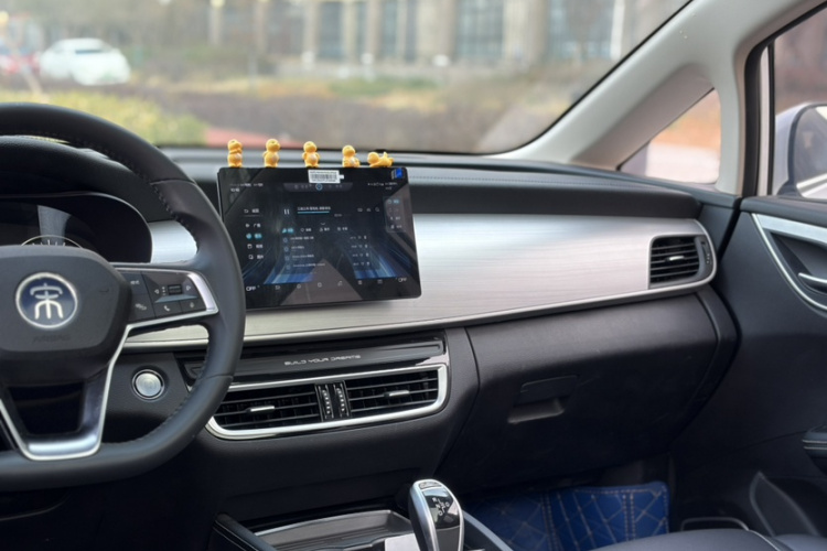 比亚迪 宋MAX 2021款 升级版 1.5T 自动尊贵型 7座中控内饰7004