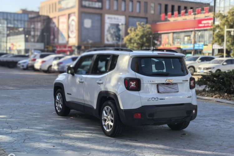 Jeep 自由侠 2017款  180T 自动劲能版车身外观6006