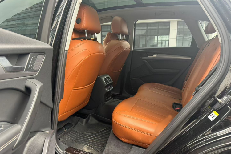 奥迪Q5L 2022款 40T 时尚动感型中控内饰7001