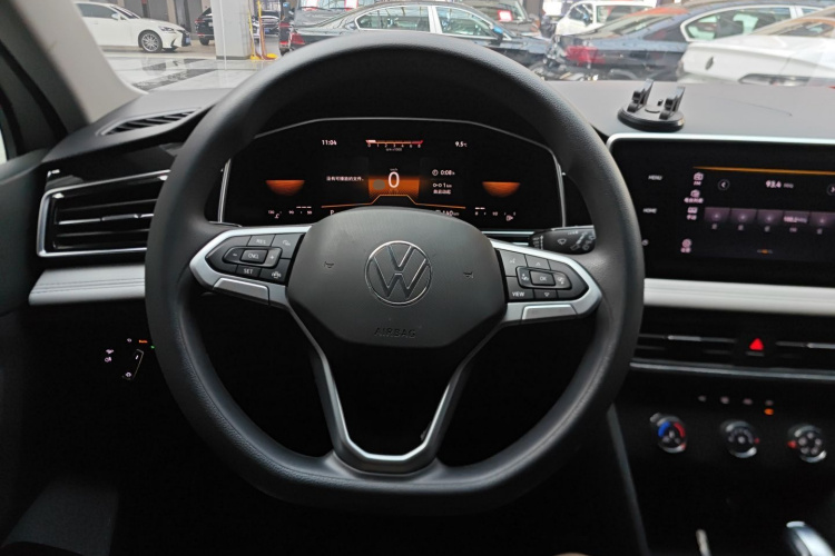 大众 途观L 2022款 330TSI 自动两驱舒享版中控内饰13