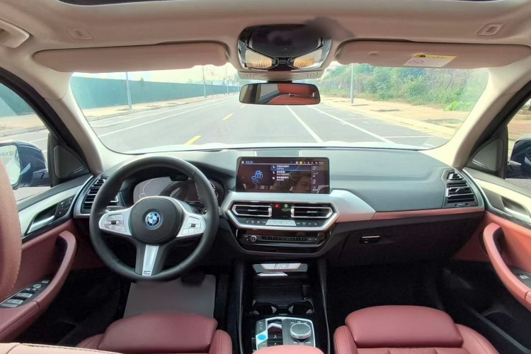 宝马iX3 2024款 创领型中控内饰7004