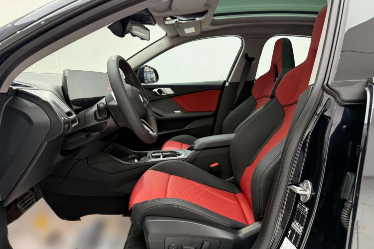 宝马2系 2025款 225L M运动曜夜套装中控内饰7002