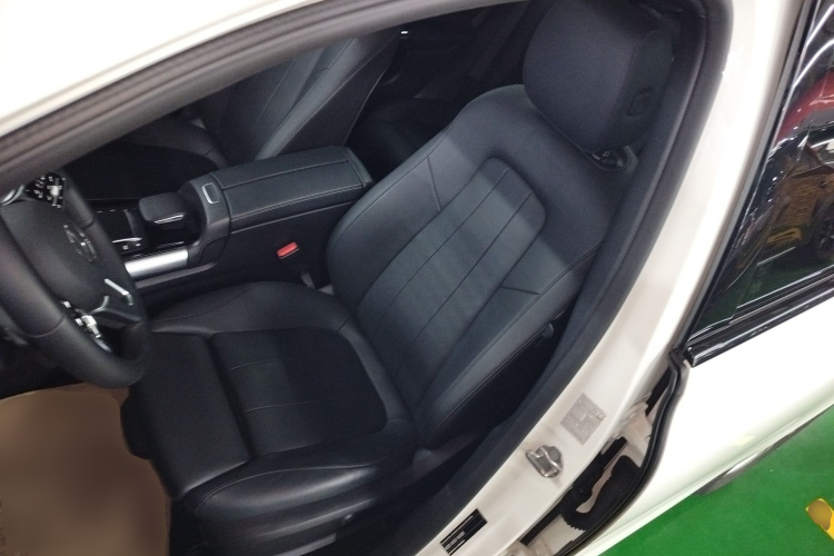 奔驰B级 2022款 改款 B 200 时尚型中控内饰19