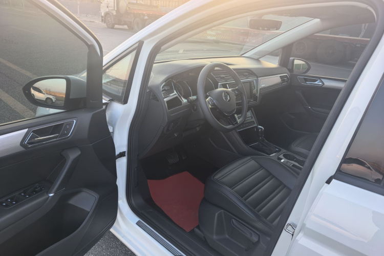 大众 2021款 途安L 280TSI DSG舒适版 7座中控内饰7001