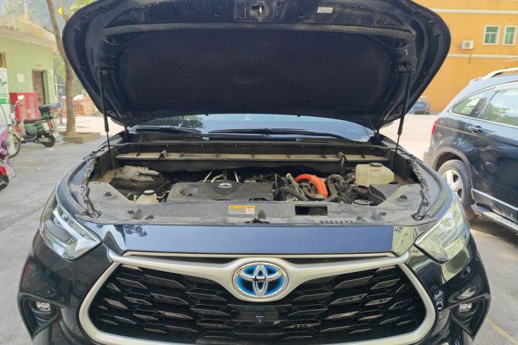 丰田 汉兰达 2022款 双擎 2.5L 四驱精英版 7座局部细节24