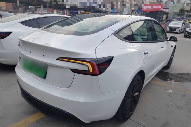 特斯拉 Model 3 2025款 改款 长续航后轮驱动版车身外观7