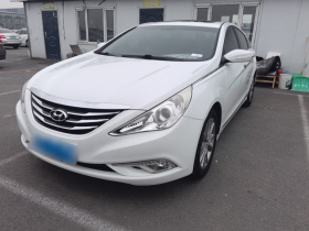 现代 索纳塔 2014款 2.0L 自动豪华版