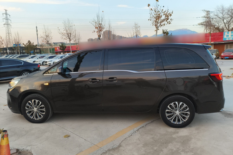 别克GL8 2021款 陆上公务舱 652T 舒适型车身外观4