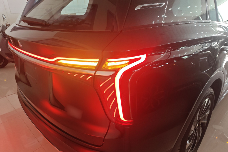 红旗HS7 PHEV 2024款 2.0T PHEV 四驱旗畅版 6座车身外观9