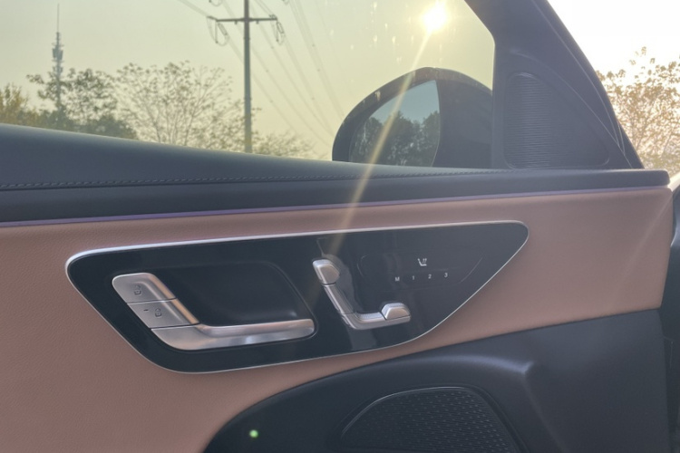 奔驰E级(进口) 2024款 E 260 运动版中控内饰7003