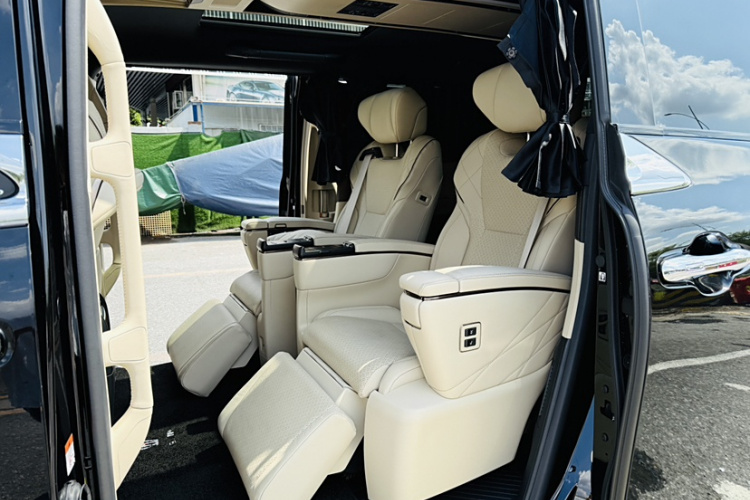 丰田 埃尔法 2024款 双擎 2.5L 尊贵版中控内饰7003